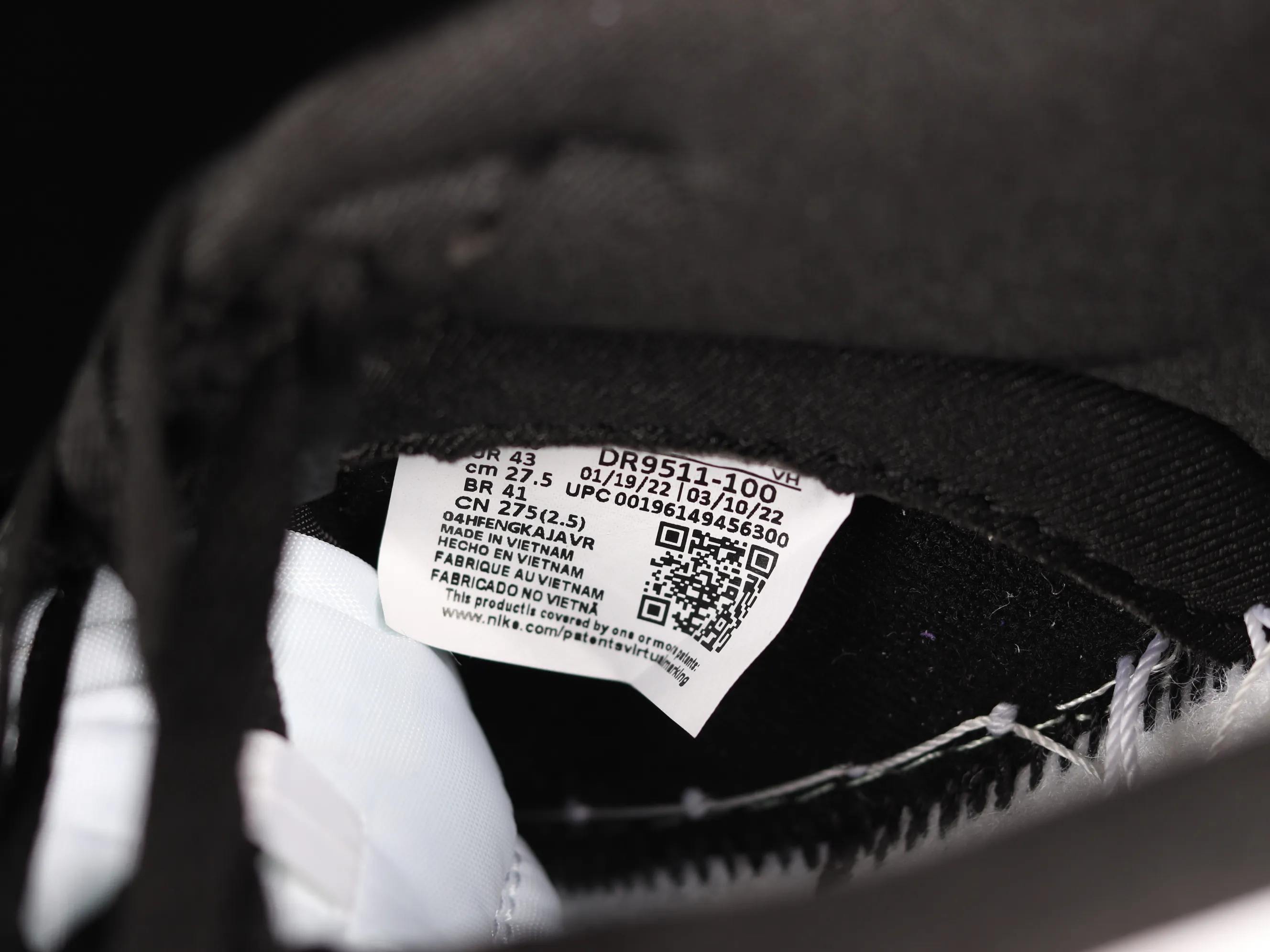 All categories Nk SB Dunk series Nk SB Dunk Low low-top sneakers F version special price Nk Dunk SB Low black and white patent leather panda SB smashed backboard fashion casual sneakers DR9511-100